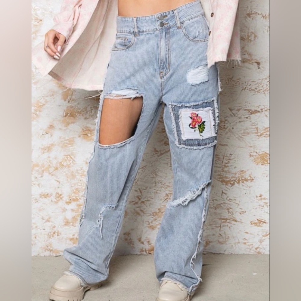 NWOT!! POL, Floral Patch, Distressed Pinstripe Jeans. Size M